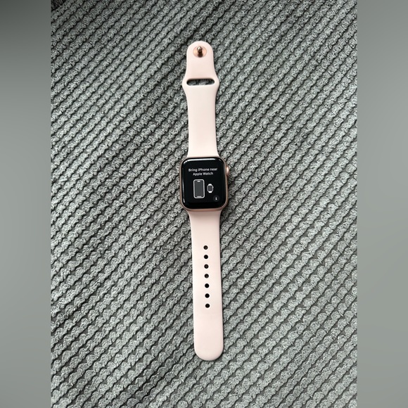 Apple Watch Series 4 GPS 40mm - Picture 2 of 6